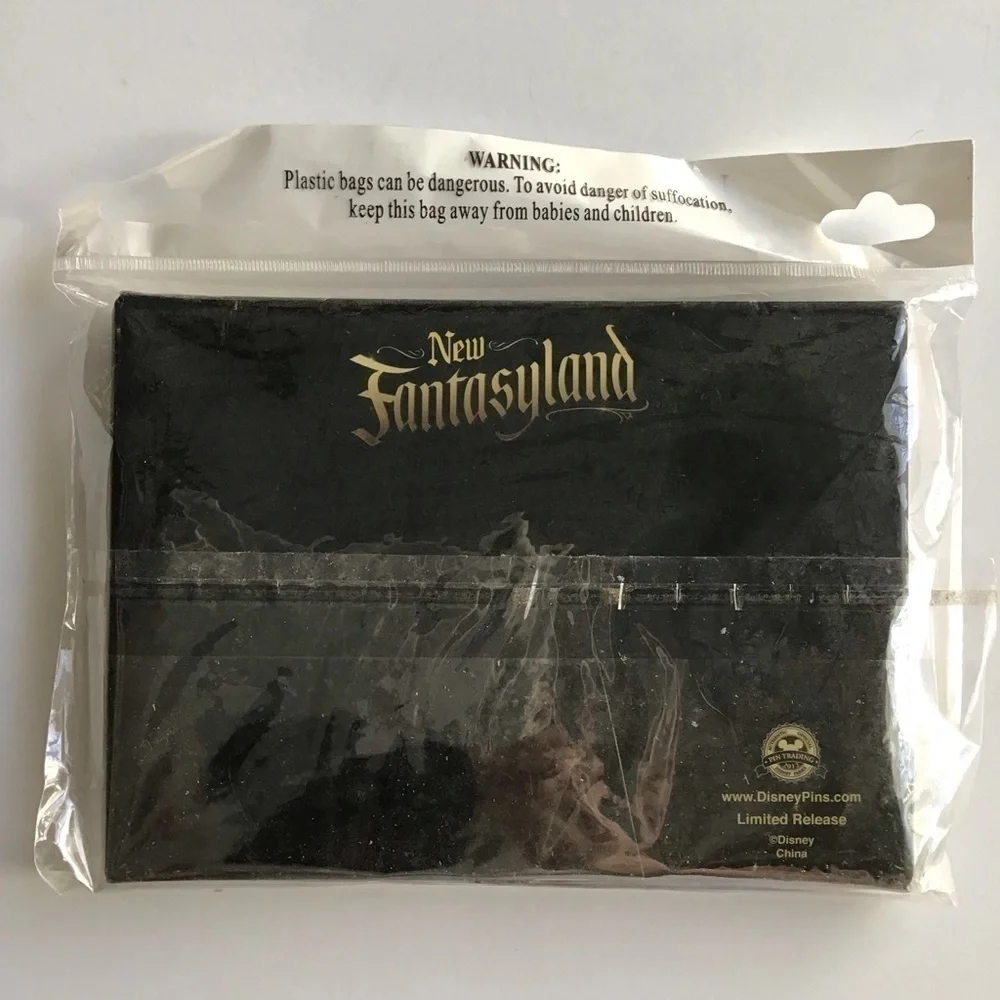 Disney Fantasyland Pin & Litho Magic Kingdom 2012 Grand Opening Cast Member NEW - Picture 9 of 13